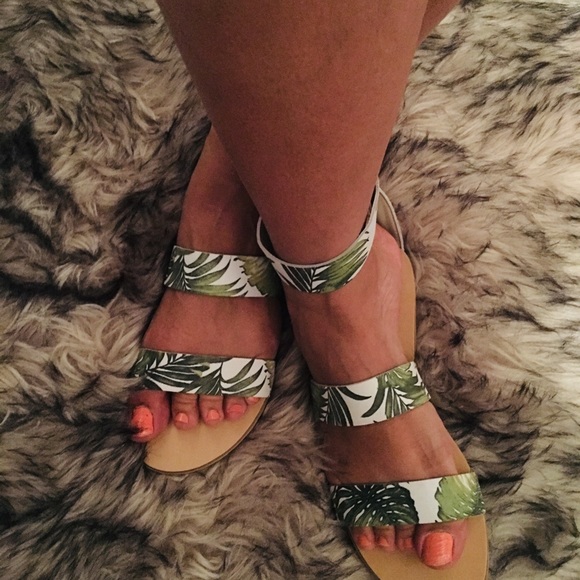 NIB Matisse Nikita Leaf Leather Strap Sandals #8❇️ - Picture 3 of 4